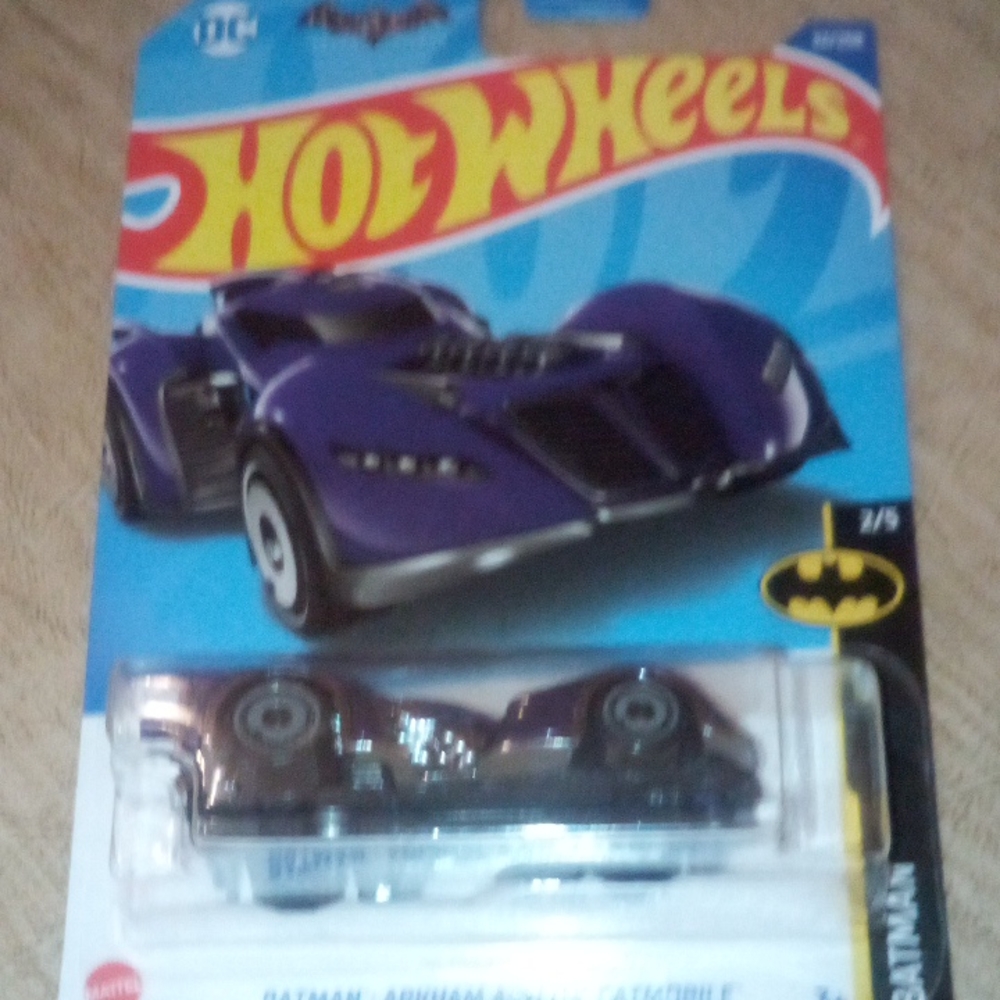 Hot wheels Batman Arkham asylum batmobile